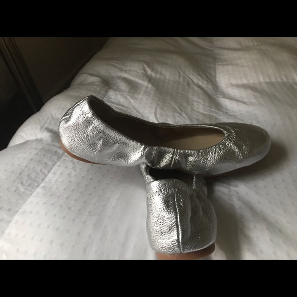 UVS Cute silver flats 10 M - Picture 4 of 8